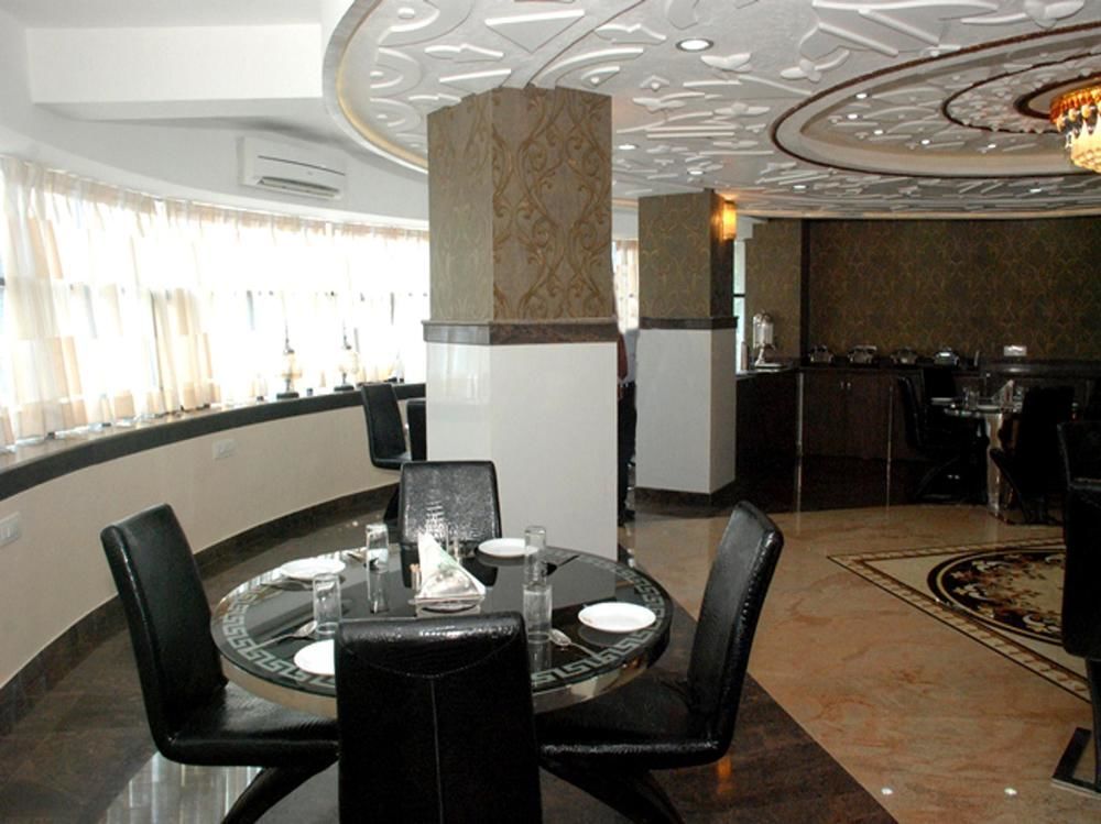 Treebo Trend Orient Grand Hotel Nagpur Buitenkant foto