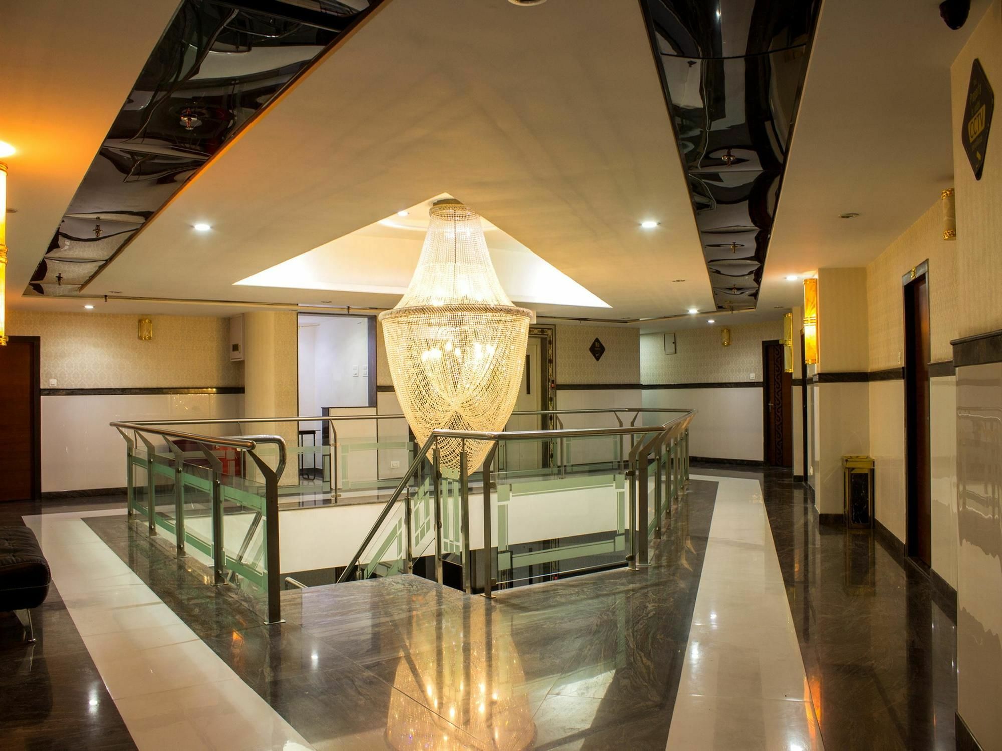 Treebo Trend Orient Grand Hotel Nagpur Buitenkant foto